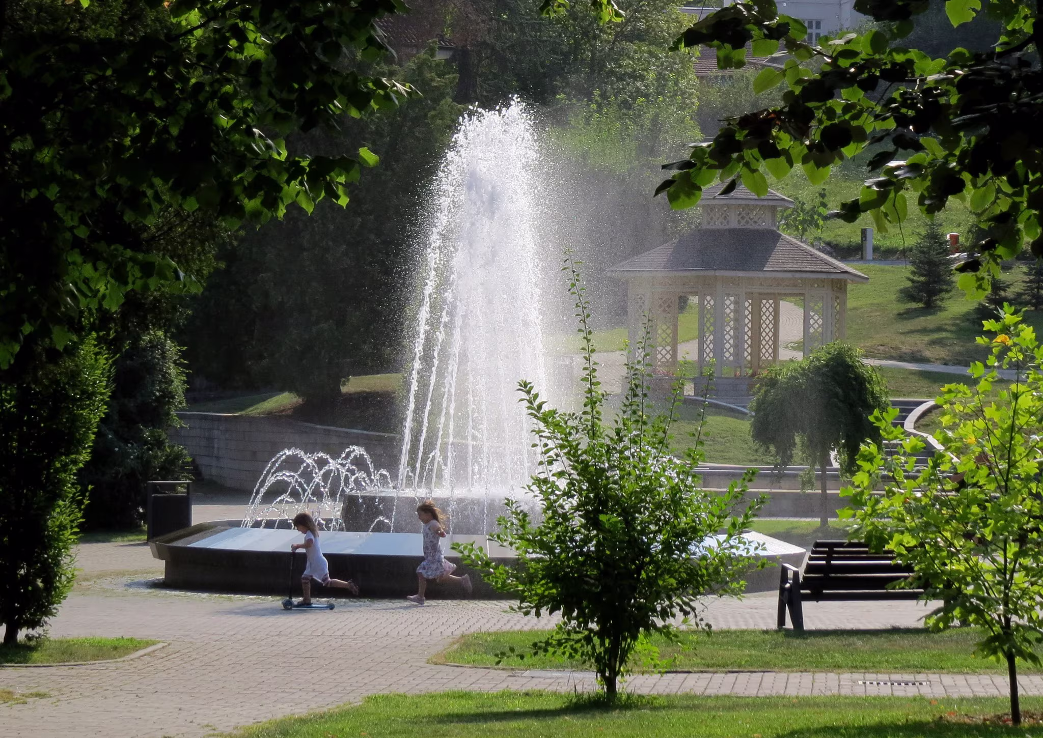 Stazа kroz Banjski park u Vrnjačkoj Banji u proleće