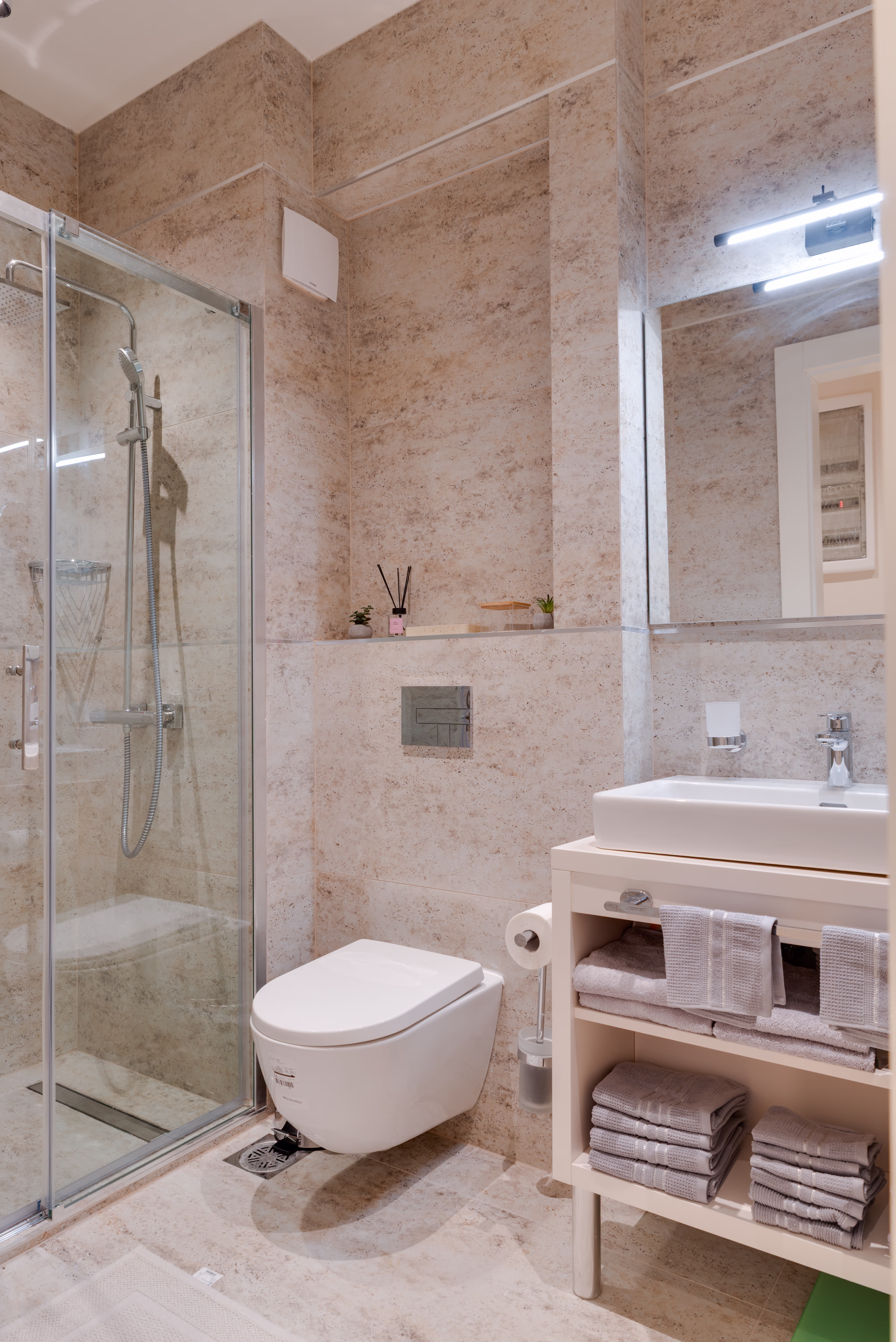 Classic One Bedroom Apartment with King Bed